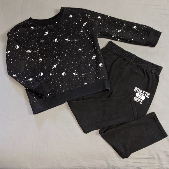 Garanimals Other - 4T Boys Sweatshirt and Bottoms Bundle